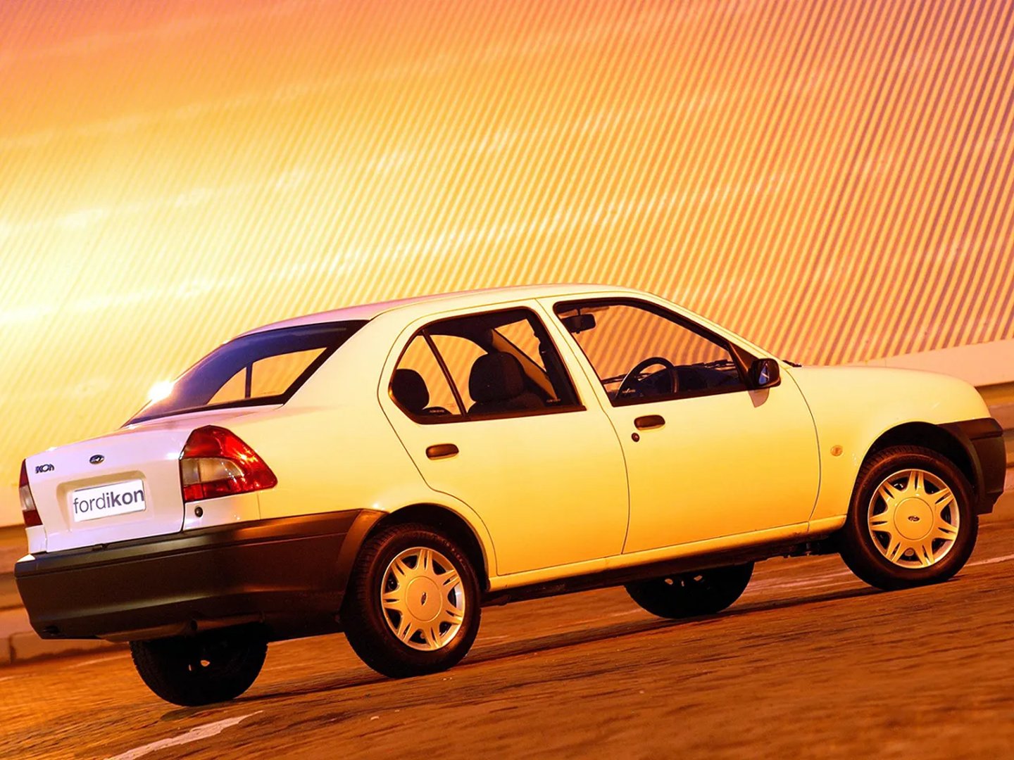 Ford_Ikon_1_generation__Sedan__2.jpg