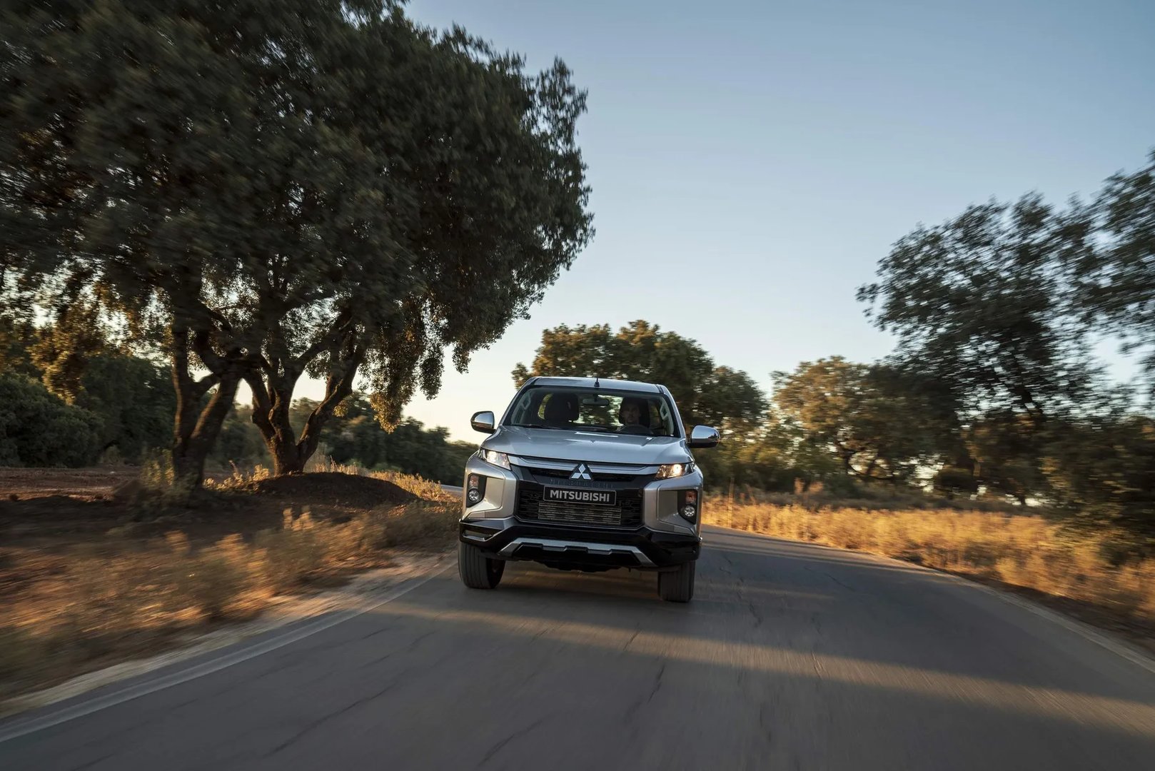 Mitsubishi_L200_5_generation_restyling__Pickup_1.5-cab__4.jpg