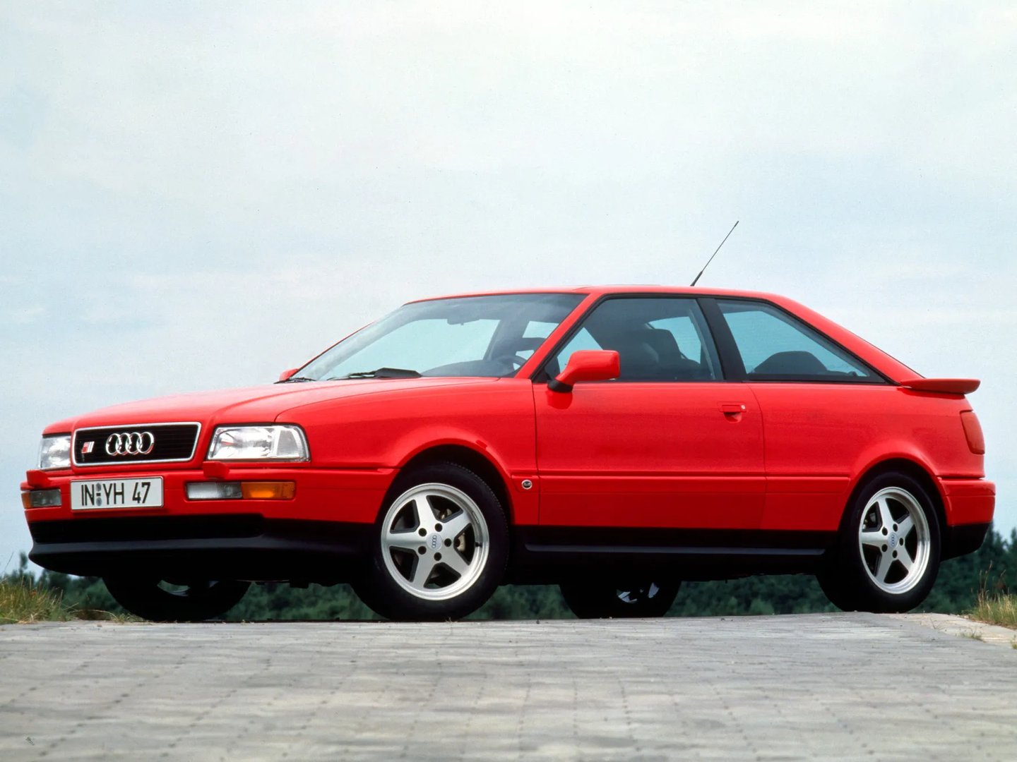 Audi_S2_1_generation__Hatchback_3-door__1.jpg