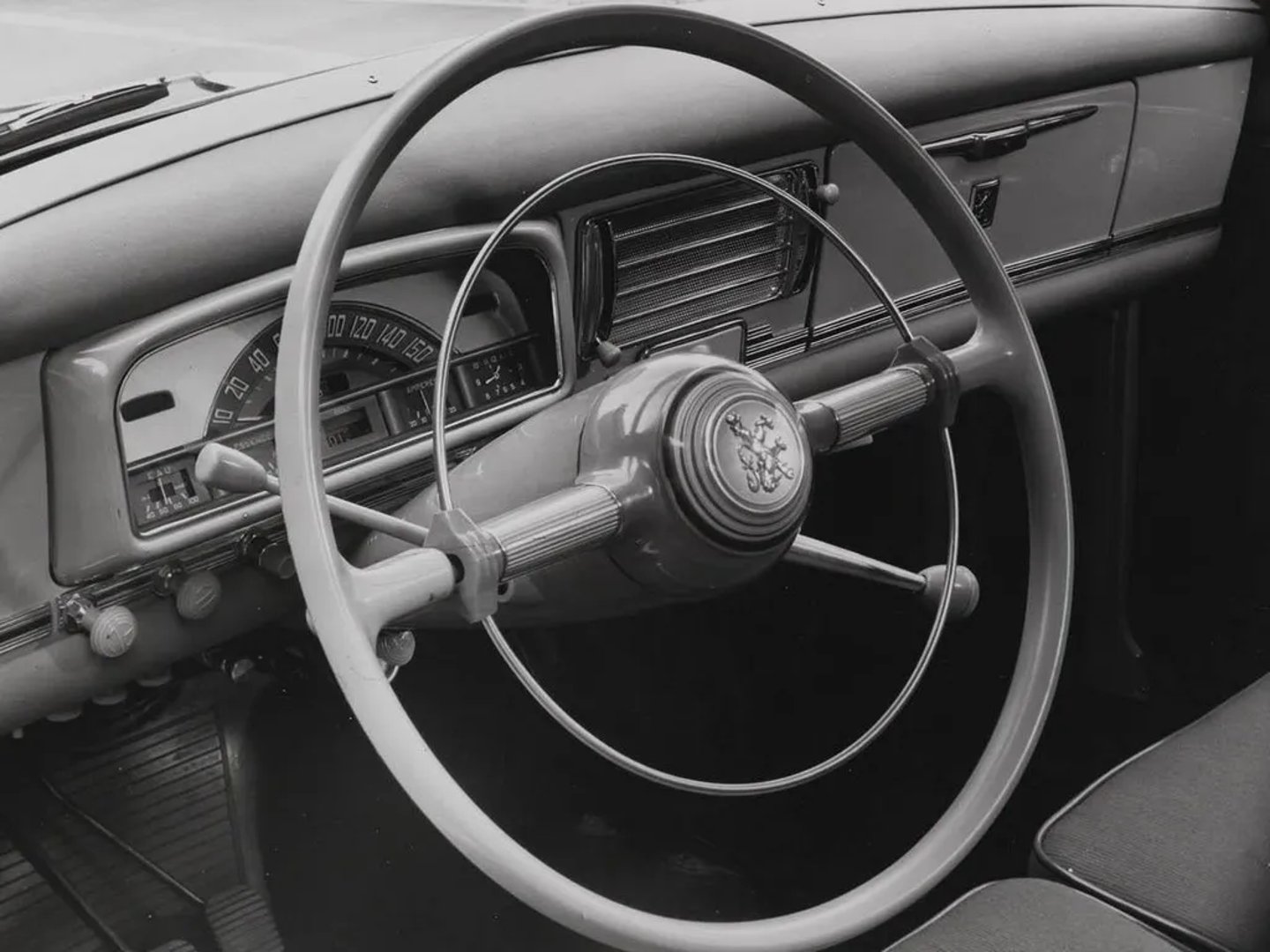Peugeot_403_1_generation__Estate_5-door__4.jpg