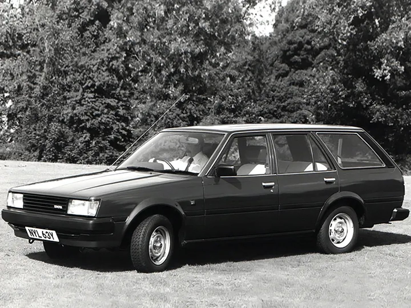 Toyota_Carina_3_generation__Estate_5-door__1.jpg