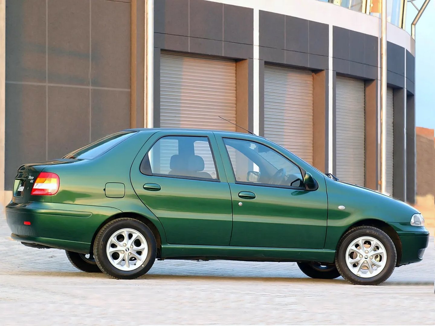 Fiat_Siena_1_generation_restyling_1__Sedan__1.jpg