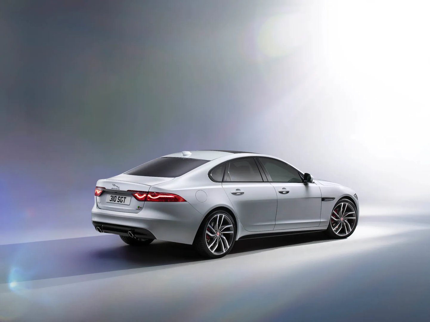 Jaguar_XF_2_generation__Sedan__2.jpg