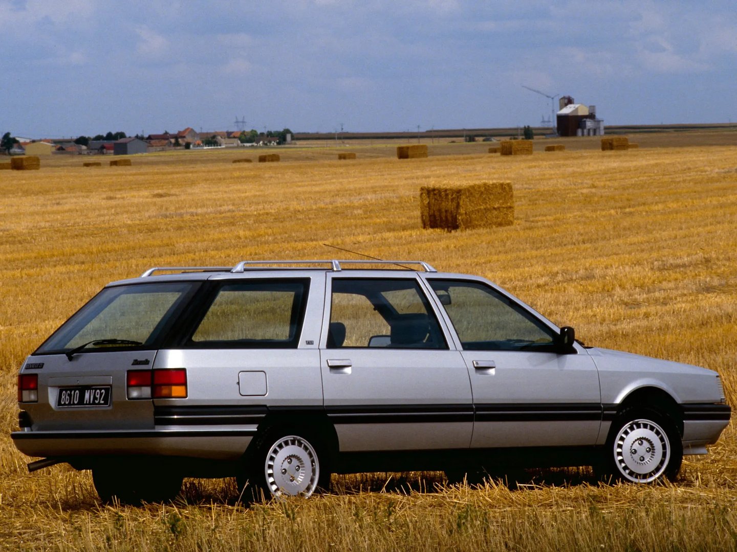 Renault_21_1_generation__Estate_5-door__3.jpg