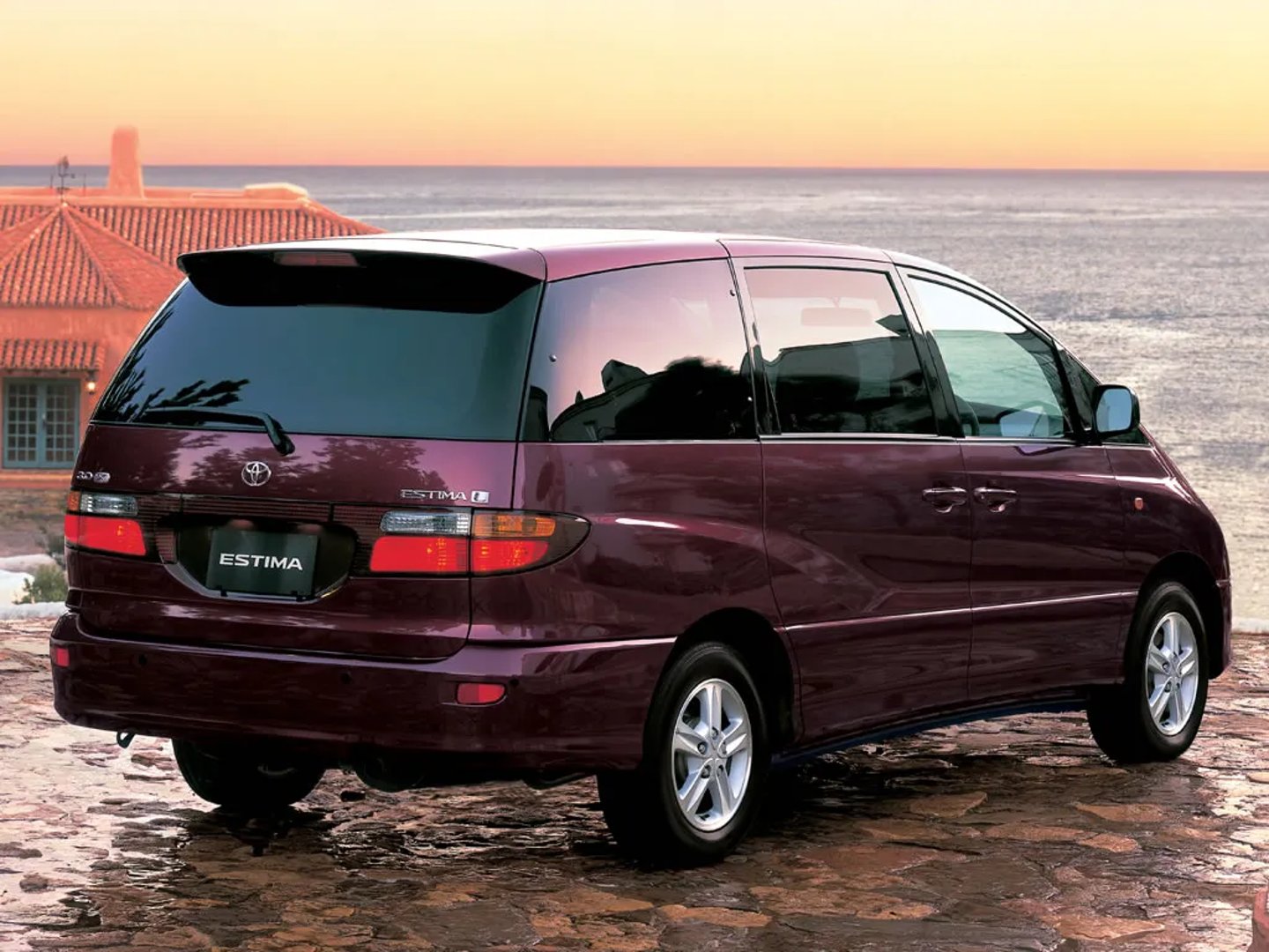 Toyota_Estima_2_generation__Minivan__4.jpg