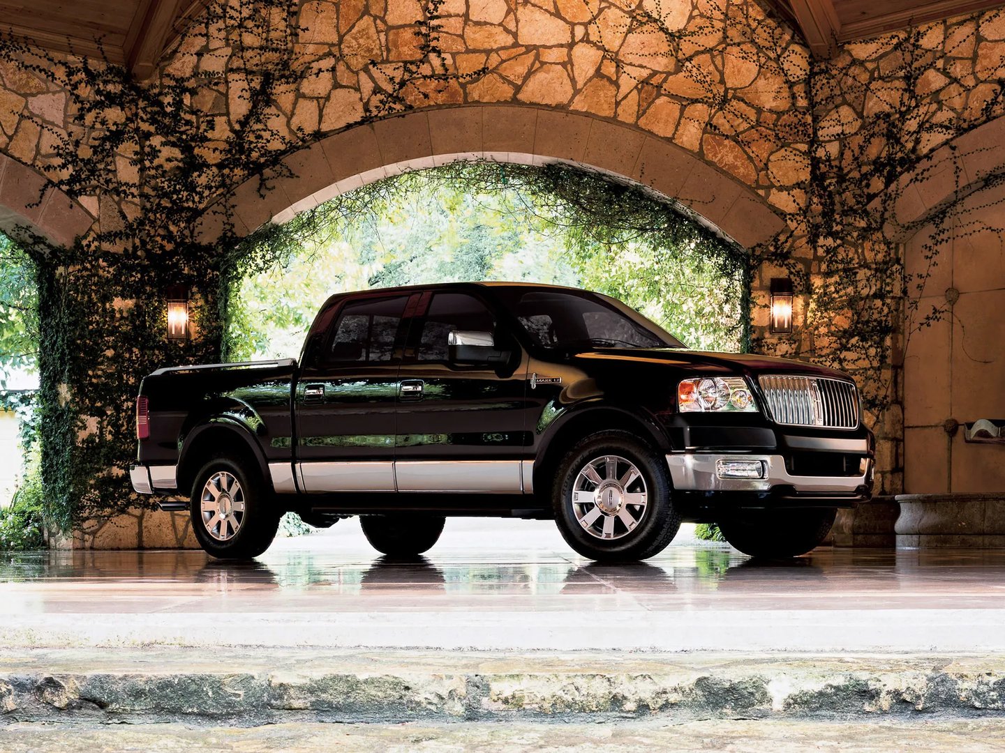 Lincoln_Mark_LT_1_generation__Pickup_double-cab__12.jpg