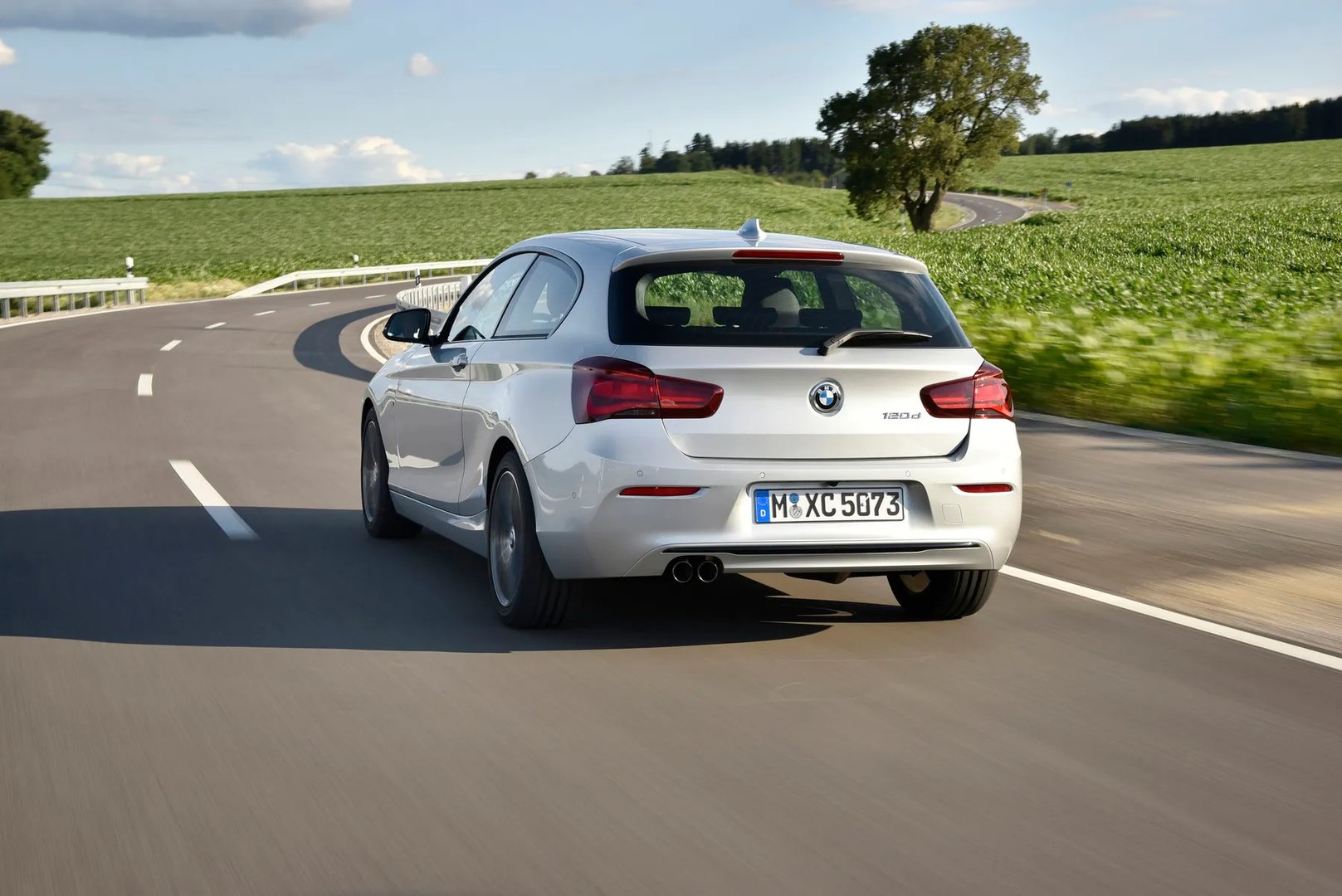 BMW_1_series_2_generation_restyling_2__Hatchback_3-door__8.jpg
