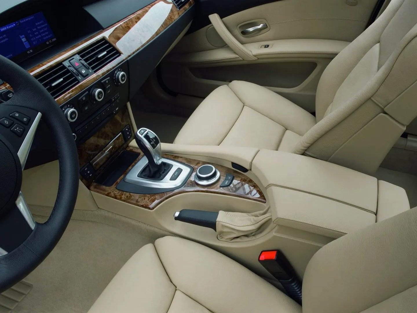 BMW_5_series_5_generation_restyling__Estate_5-door__8.jpg