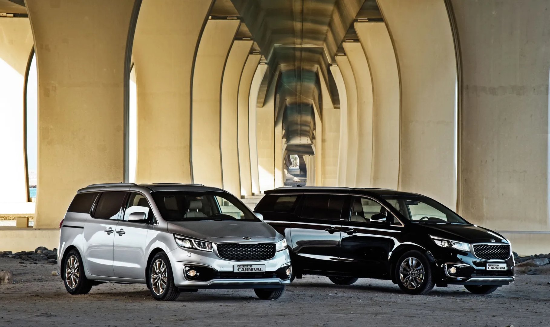 Kia_Carnival_3_generation__Minivan__9.jpg