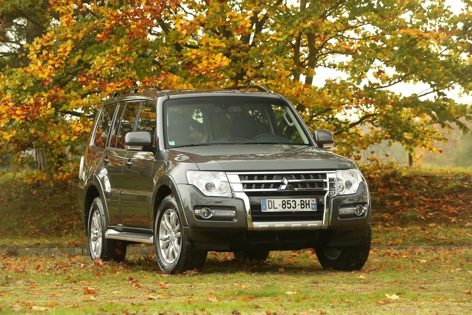 Mitsubishi_Pajero_4_generation_restyling_2__SUV_5-doors__1.jpg