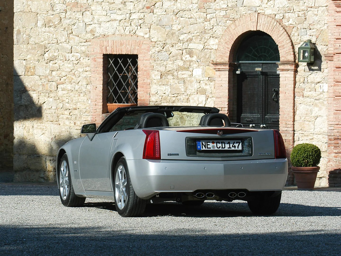 Cadillac_XLR_1_generation__Roadster__11.jpg