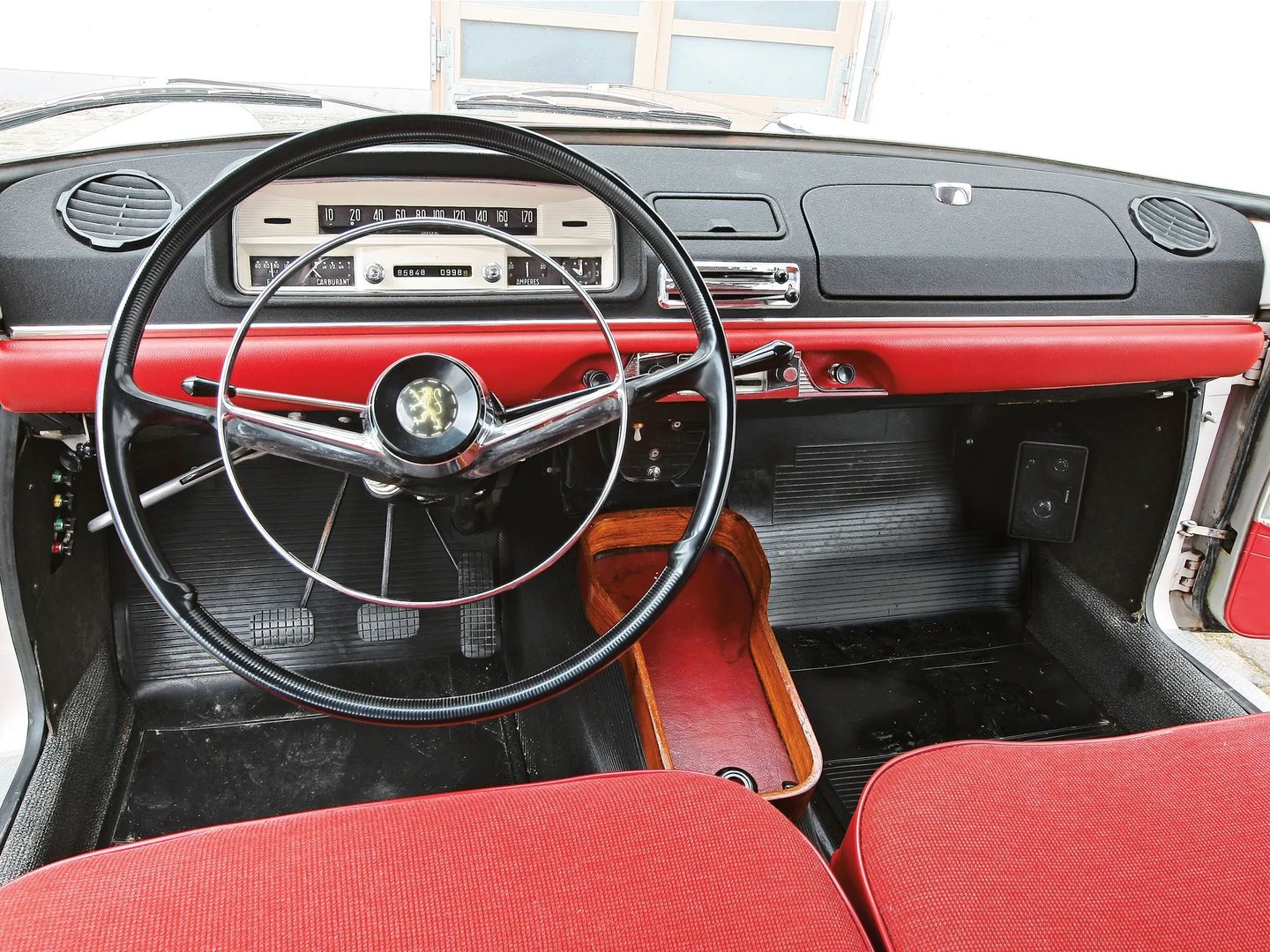 Peugeot_404_1_generation__Estate_5-door__6.jpg
