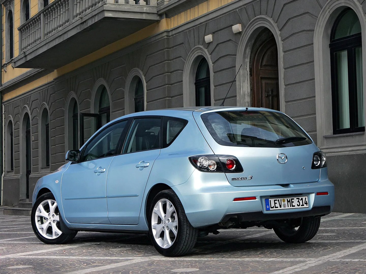 Mazda_3_1_generation_restyling__Hatchback_5-door__5.jpg