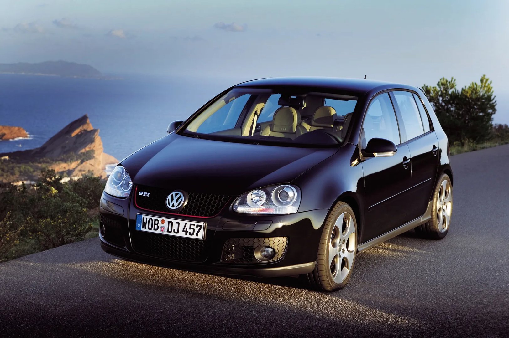 —  Hatchback 5-door