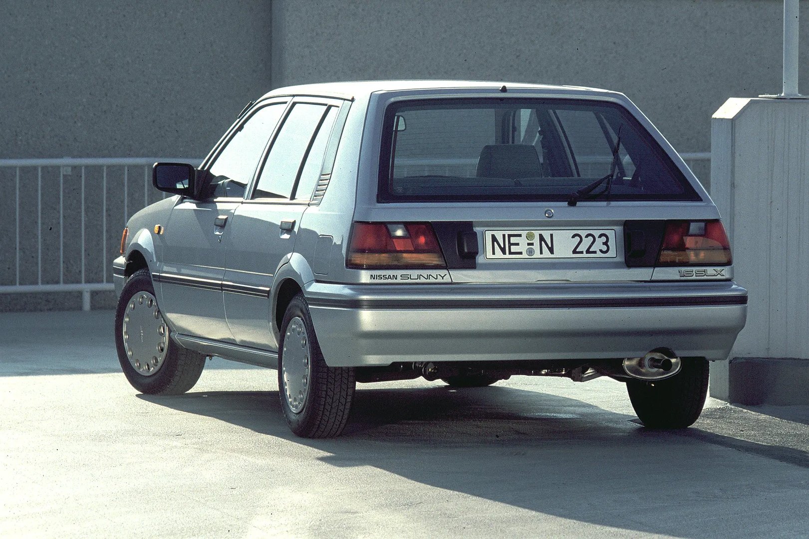Nissan_Sunny_7_generation__Hatchback_5-door__2.jpg