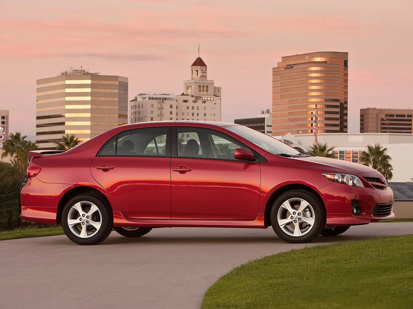 Toyota_Corolla_10_generation_restyling__Sedan__10.jpg