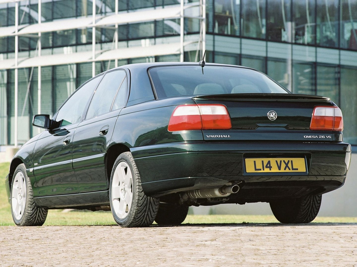 vauxhall_Omega_2_generation_restyling__Sedan__1.jpg