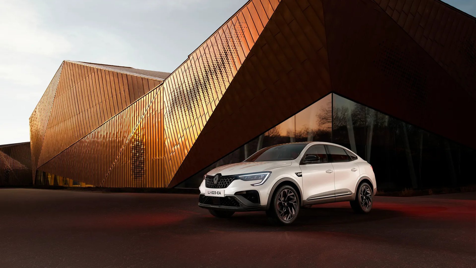 Renault_Arkana_1_generation_restyling__SUV_Coupe__2.jpg