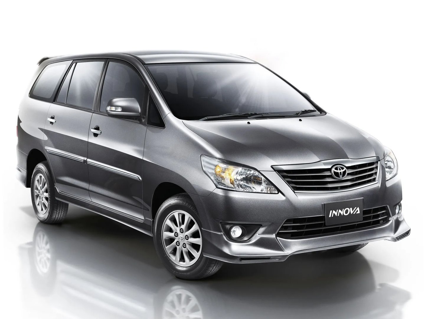 Toyota_Innova_1_generation__Compact_Van__7.jpg