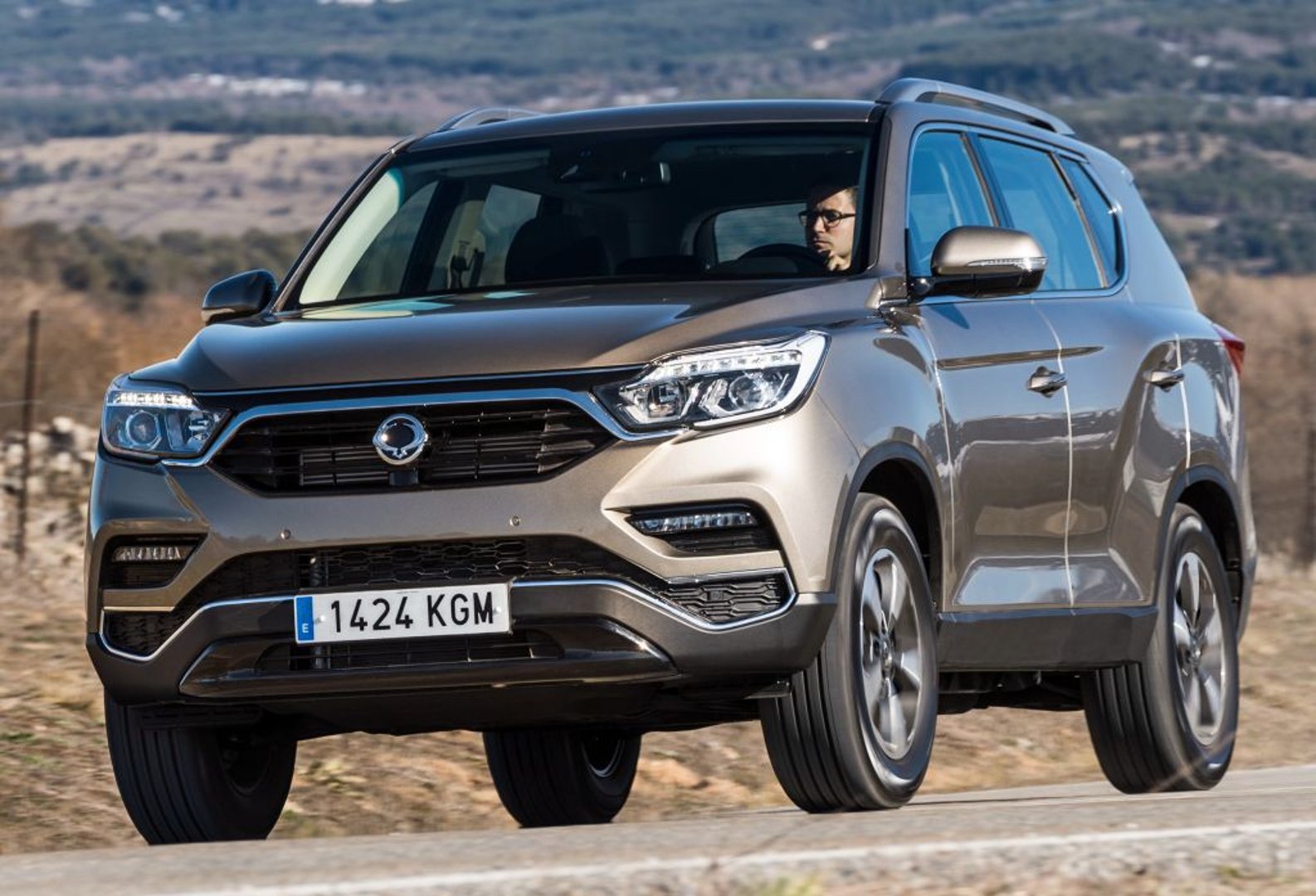 ssangyong_Rexton_2_generation__SUV_5-doors__27.jpg