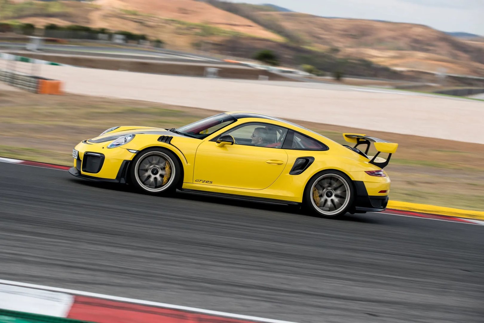 Porsche_911_GT2_4_generation__Coupe__8.jpg