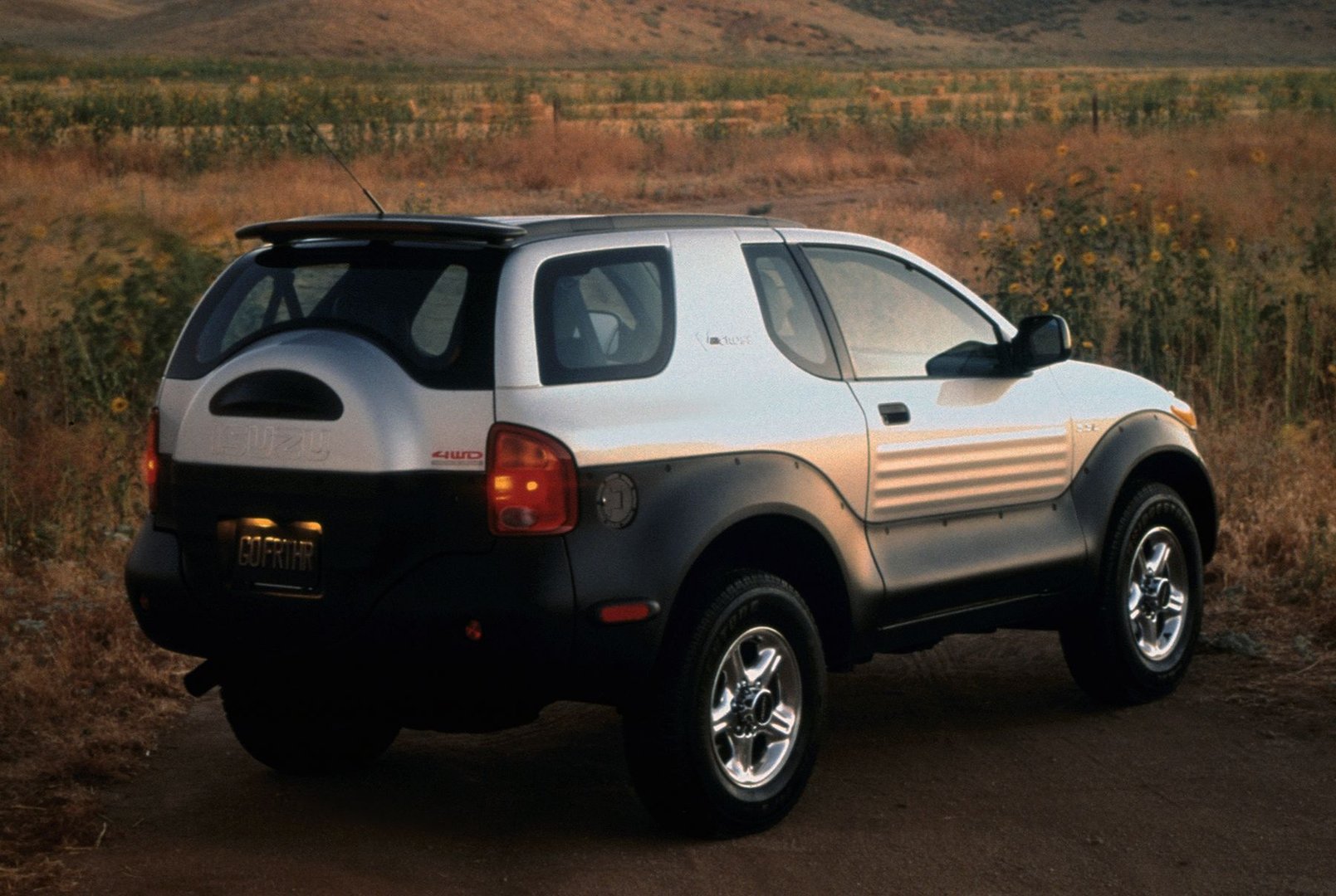 isuzu_VehiCross_1_generation__SUV_3-doors__4.jpg