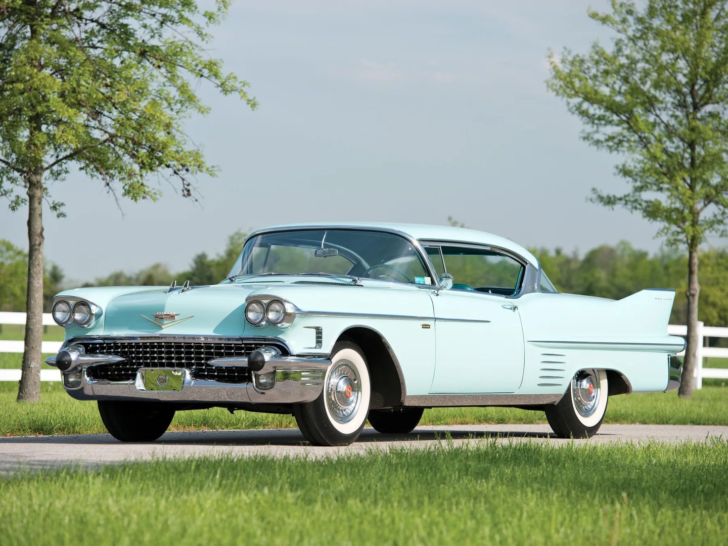 Cadillac_Series_62_5_generation__Coupe_Hardtop__5.jpg