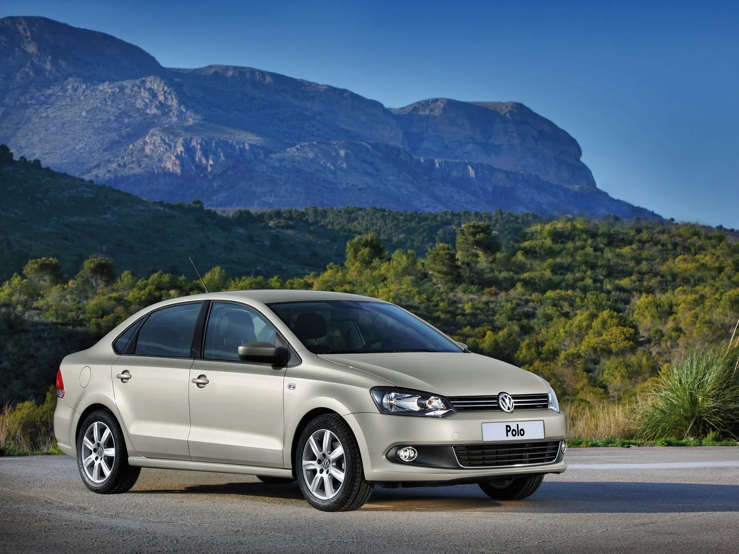 Volkswagen_Polo_5_generation__Sedan__13.jpg
