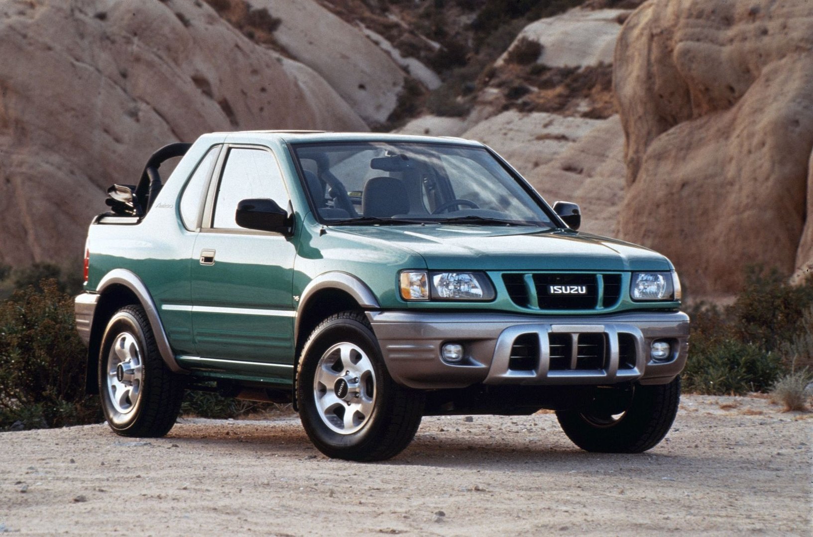 isuzu_Amigo_2_generation__SUV_cabriolet__5.jpg