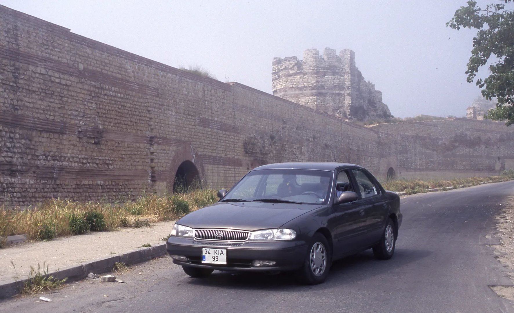 Kia_Clarus_1_generation__Sedan__1.jpg