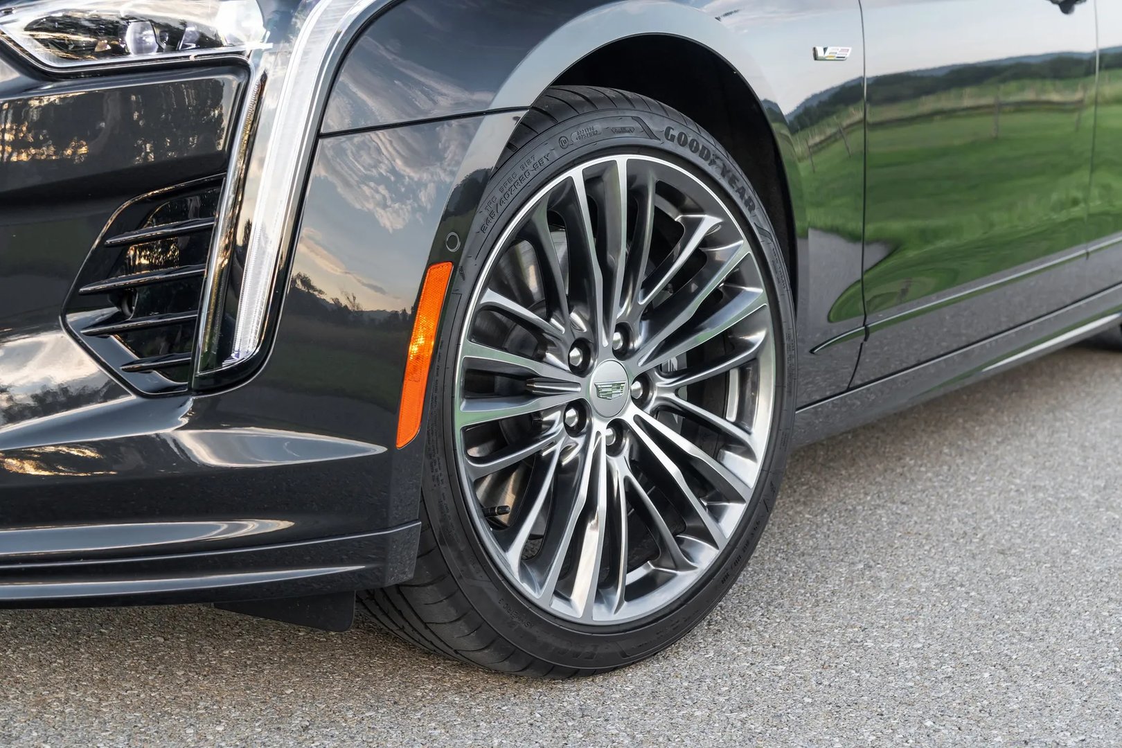 Cadillac_CT6_1_generation_restyling__Sedan__11.jpg