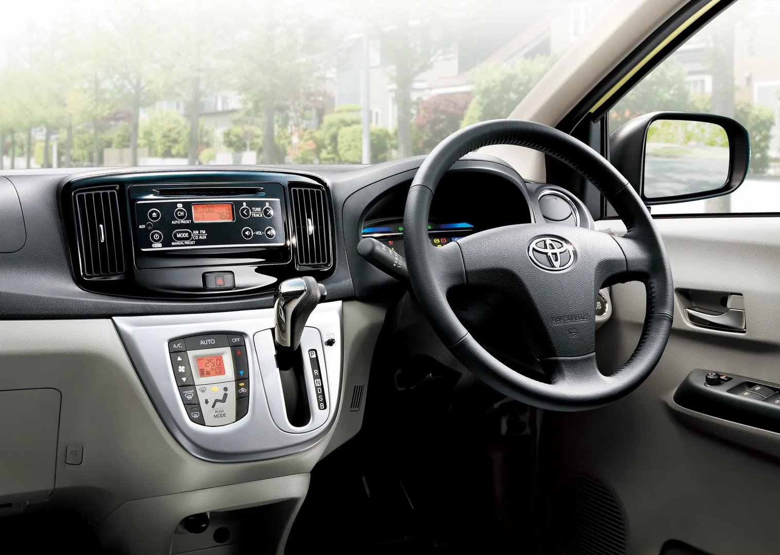 Toyota_Pixis_Epoch_1_generation__Mini_5-doors__7.jpg
