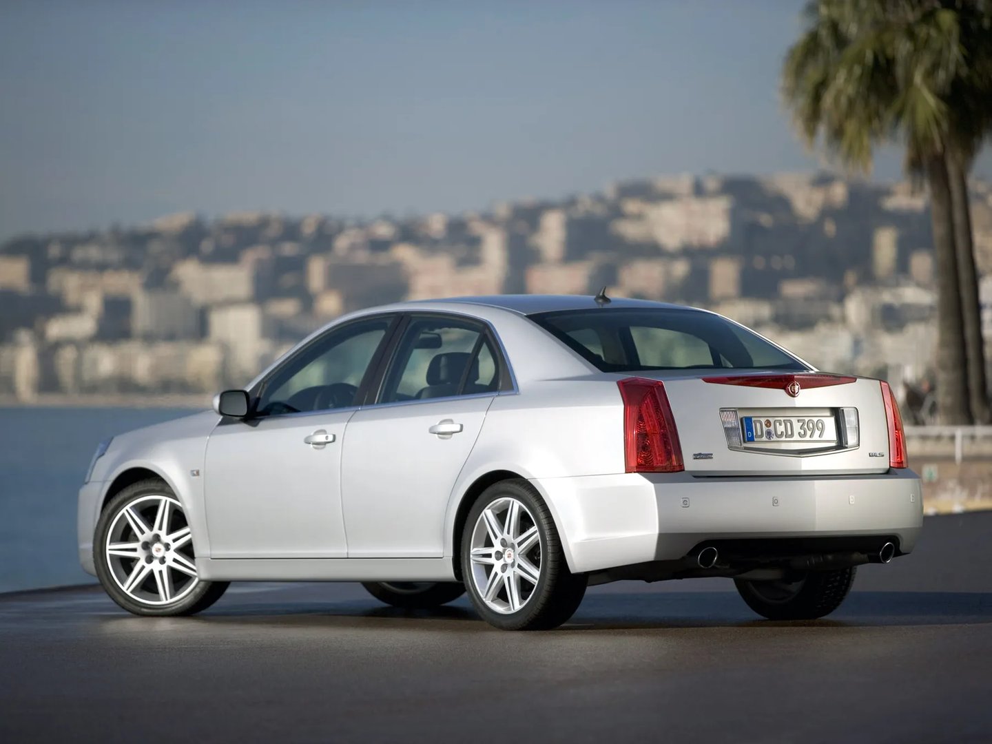 Cadillac_BLS_1_generation__Sedan__10.jpg
