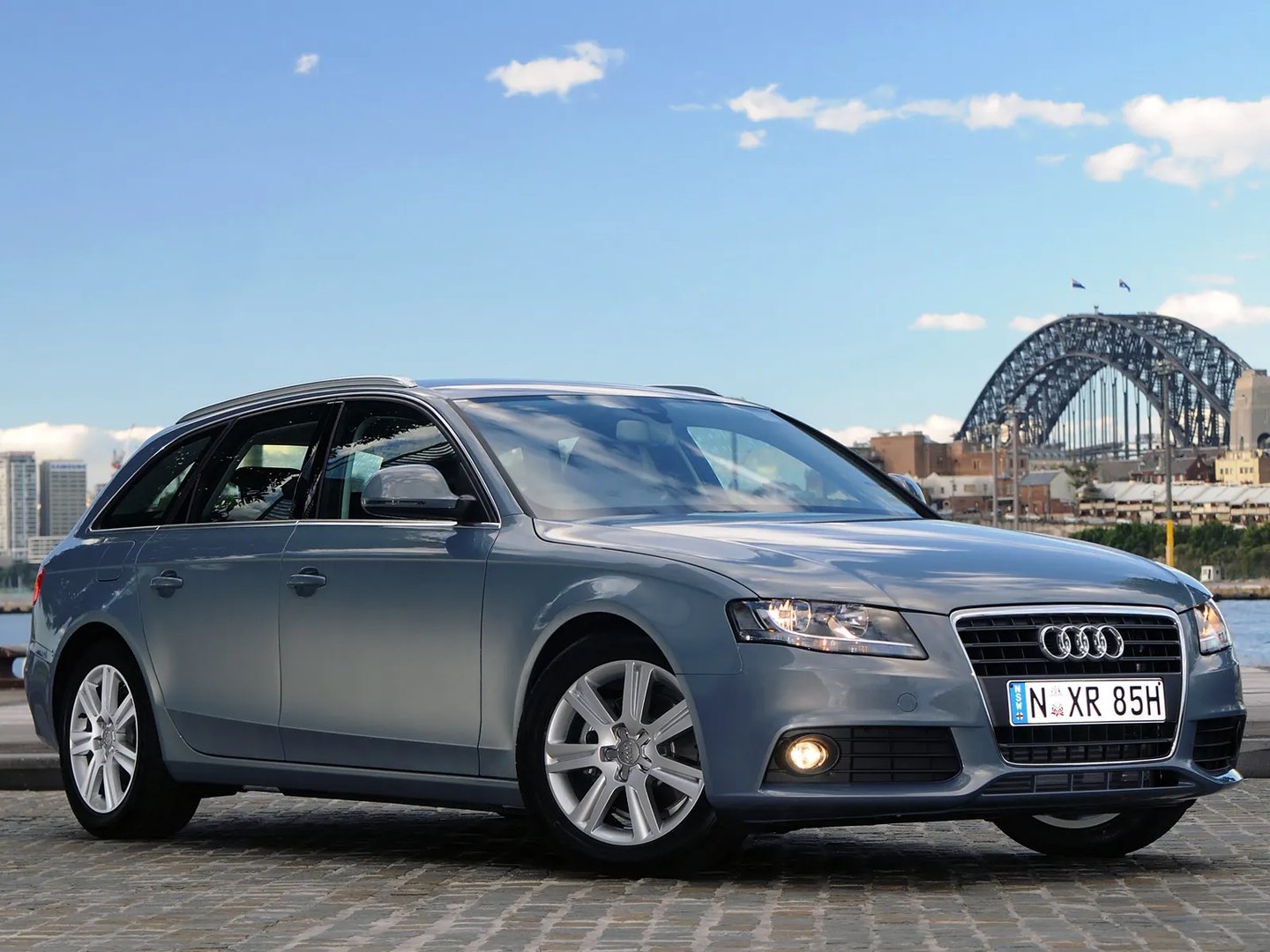 Audi_A4_4_generation__Estate_5-door__4.jpg