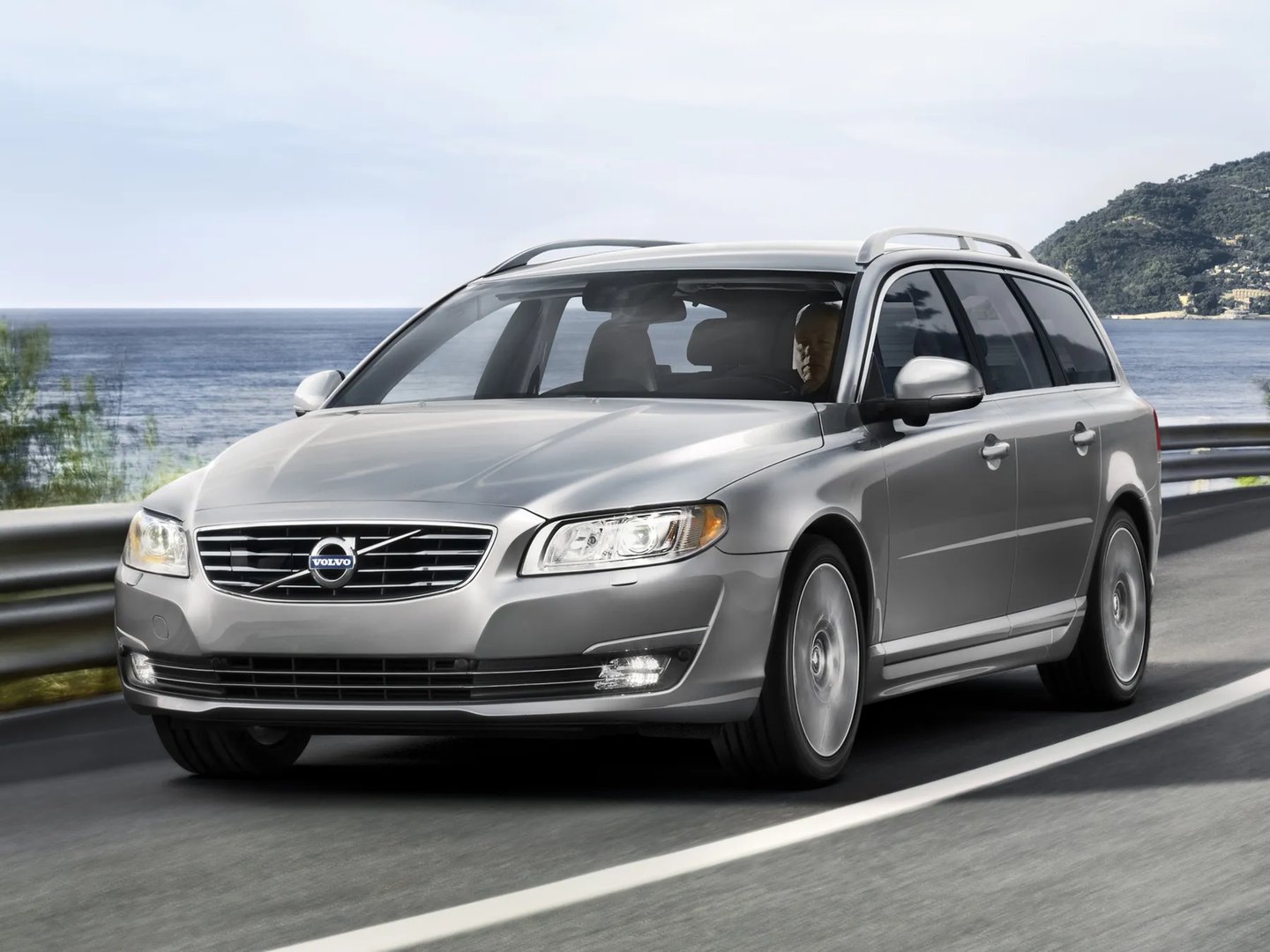 Volvo_V70_3_generation_restyling__Estate_5-door__2.jpg