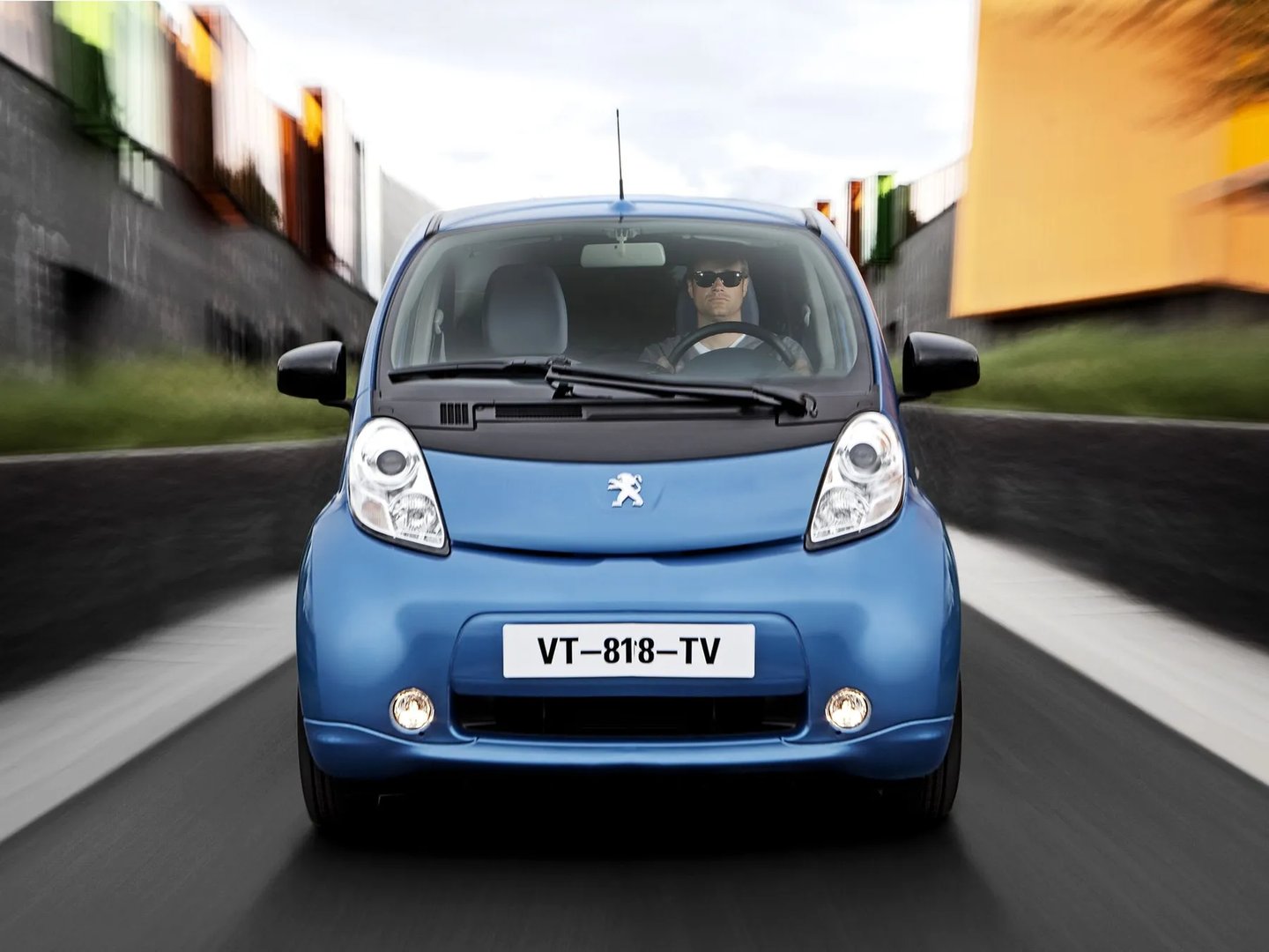 Peugeot_iOn_1_generation__Mini_5-doors__5.jpg