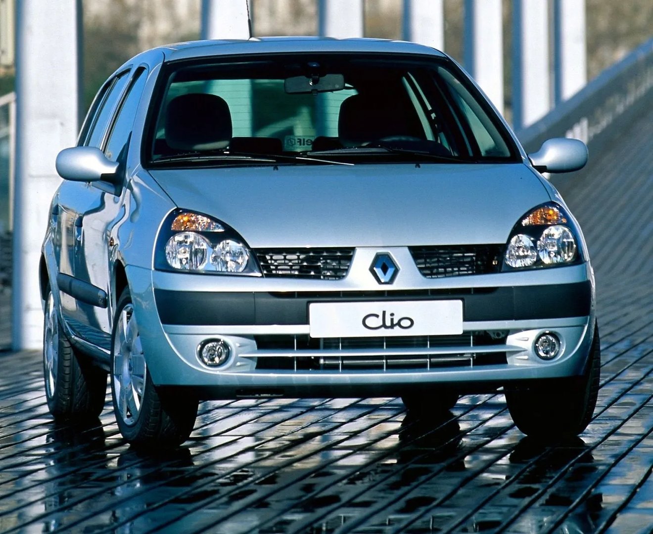 Renault_Clio_2_generation_restyling__Mini_5-doors__5.jpg