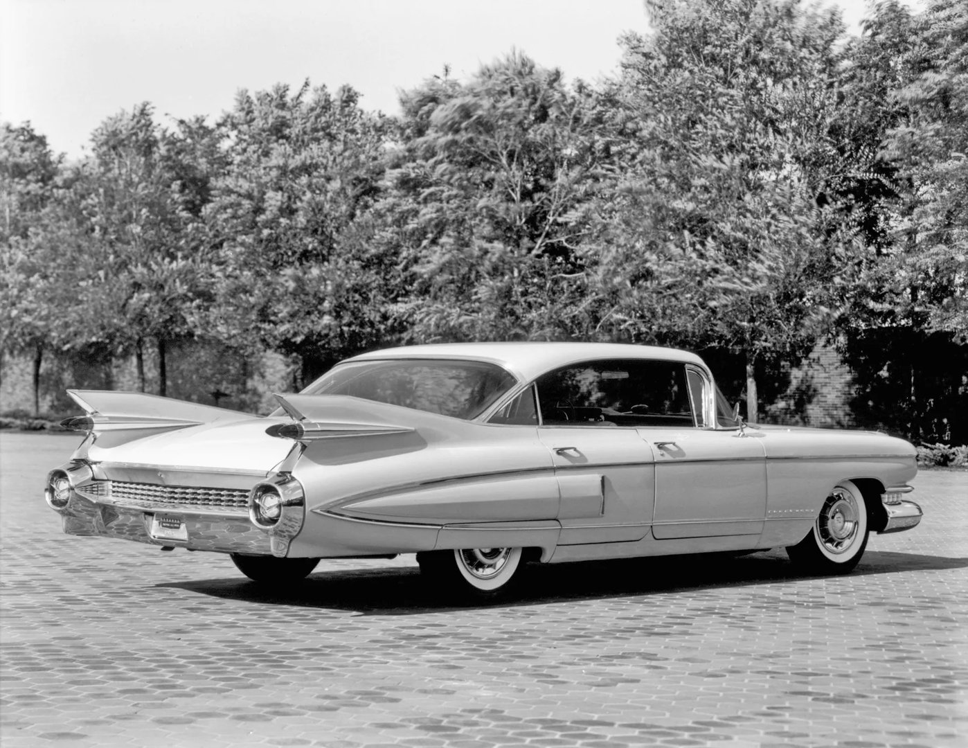 Cadillac_Sixty_Special_7_generation__Sedan_Hardtop__11.jpg