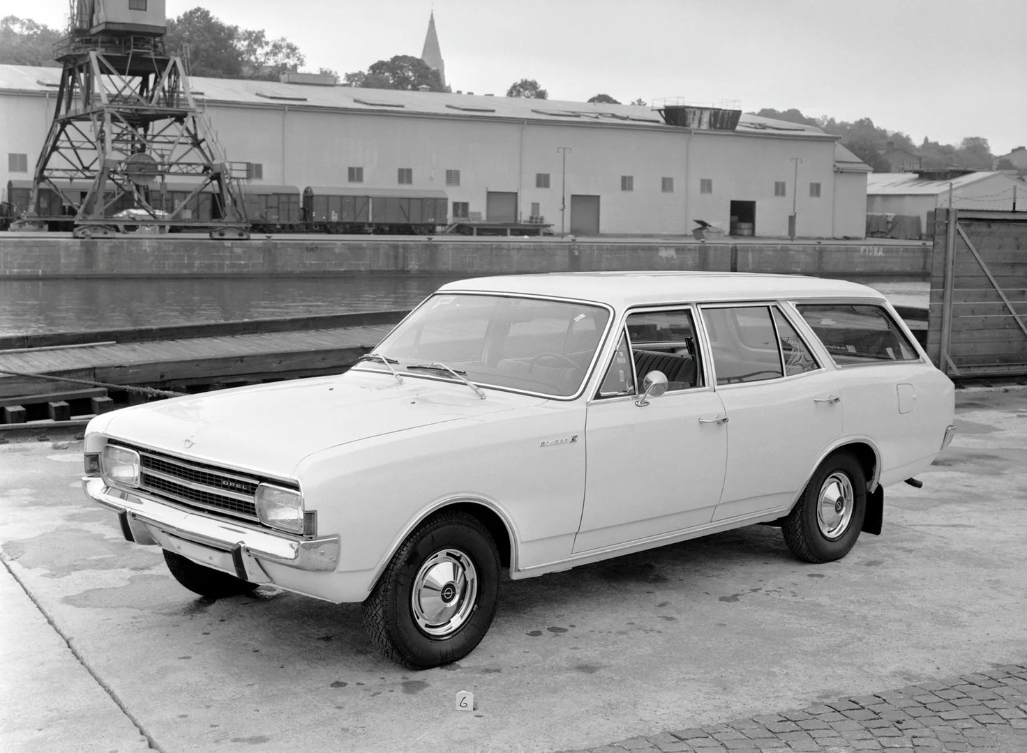Opel_Rekord_3_generation__Estate_5-door__1.jpg
