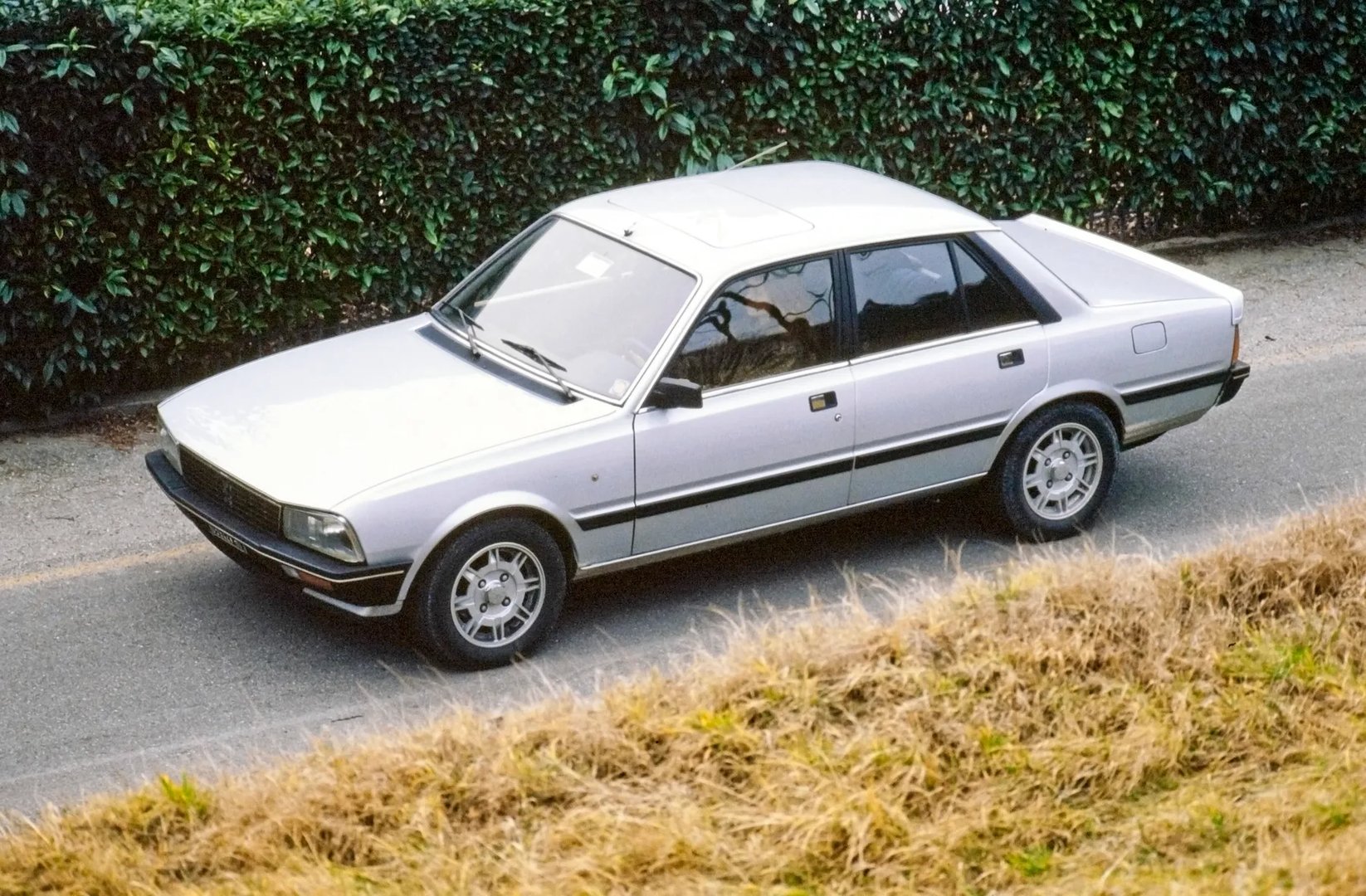 Peugeot_505_1_generation__Sedan__7.jpg