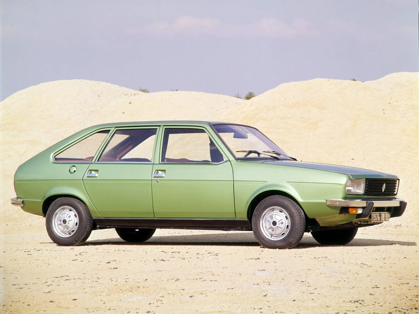 Renault_20_1_generation__Hatchback_5-door__8.jpg