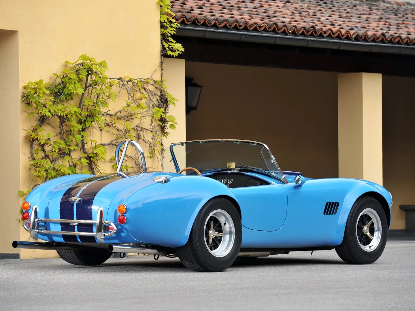 AC_Cobra_4_generation__Roadster__2.jpg