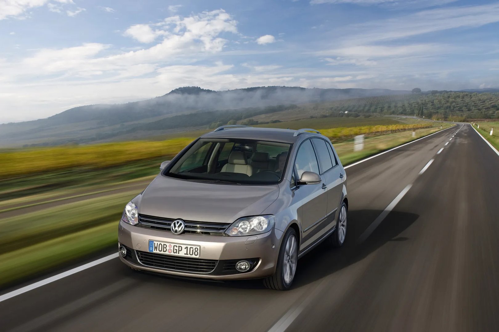 Volkswagen_Golf_Plus_2_generation__Hatchback_5-door__2.jpg