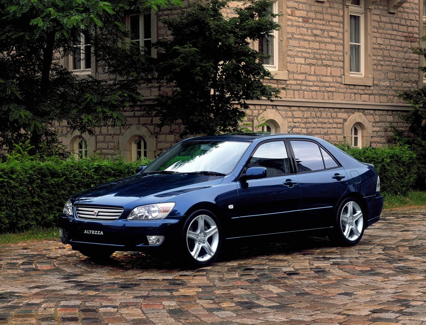 Toyota_Altezza_1_generation__Sedan__2.jpg