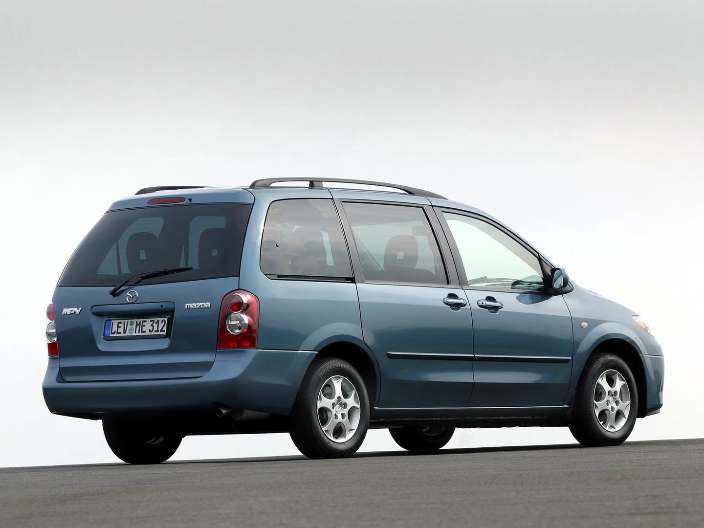 Mazda_MPV_2_generation_restyling__Compact_Van__3.jpg