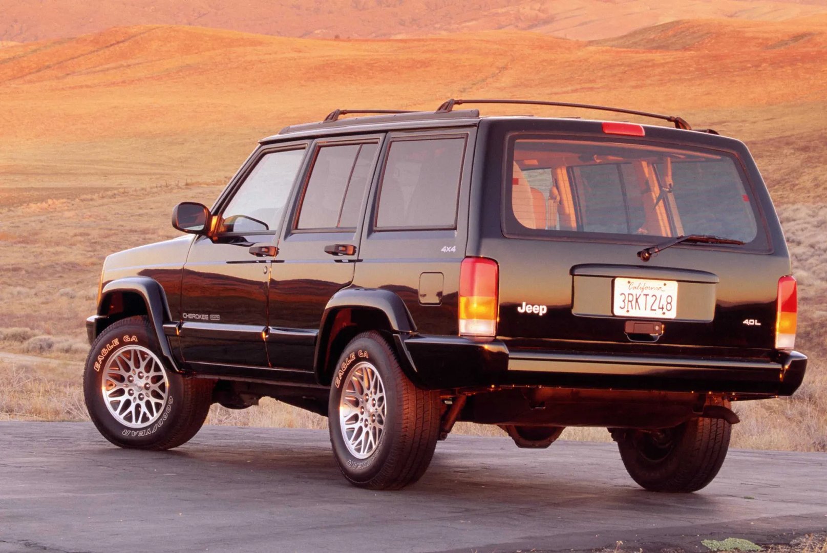 Jeep_Cherokee_2_generation__SUV_5-doors__13.jpg