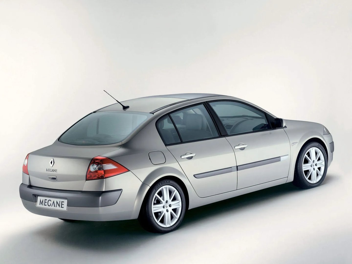 Renault_Megane_2_generation__Sedan__2.jpg