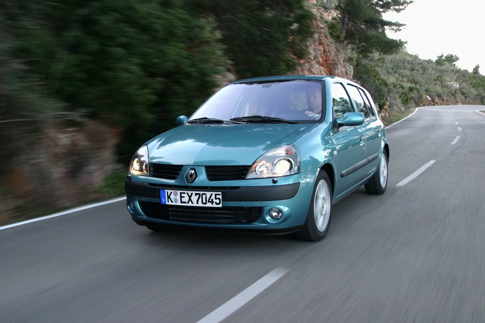 Renault_Clio_2_generation_restyling_2__Mini_5-doors__1.jpg