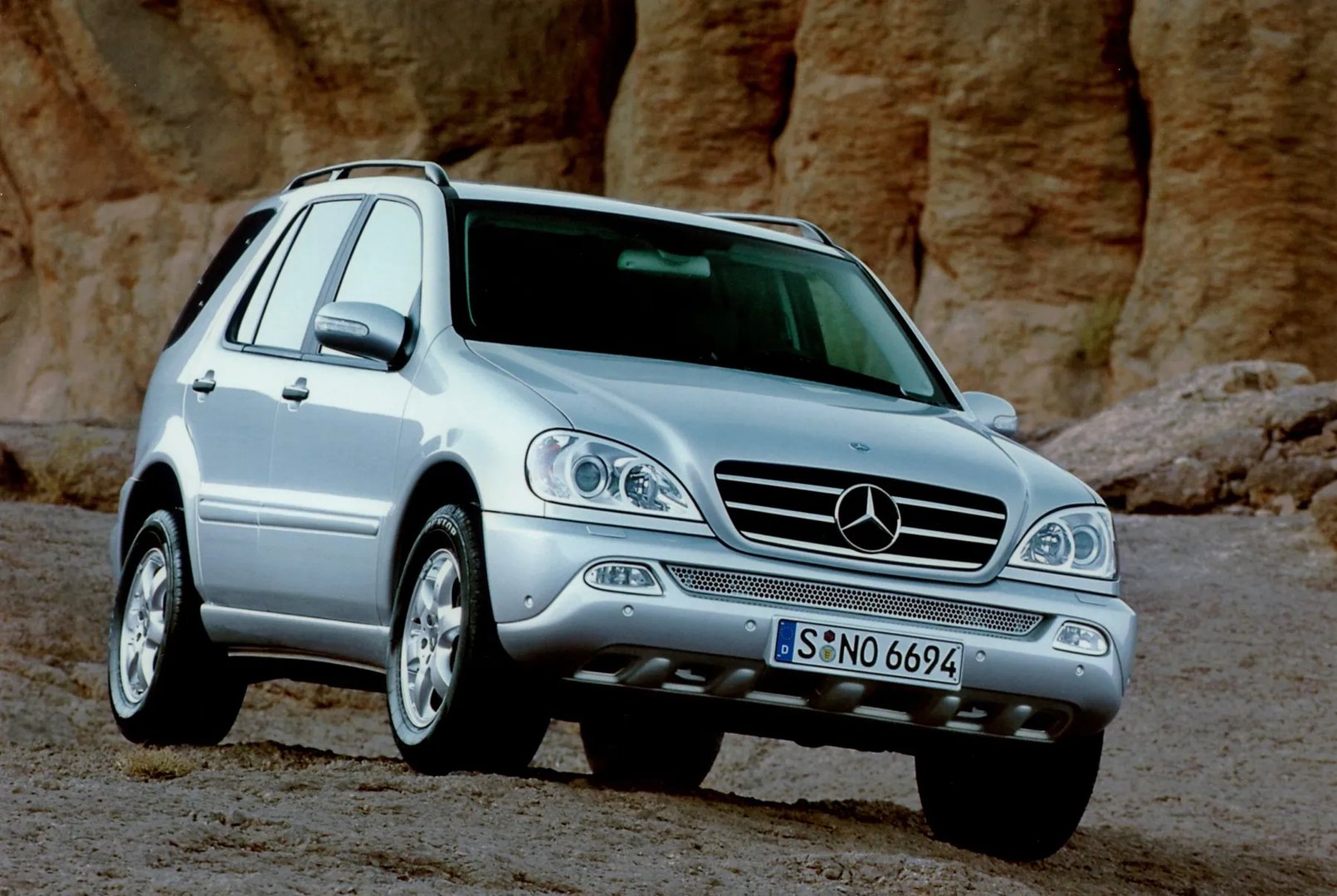 Mercedes_M-Class_1_generation_restyling__SUV_5-doors__7.jpg