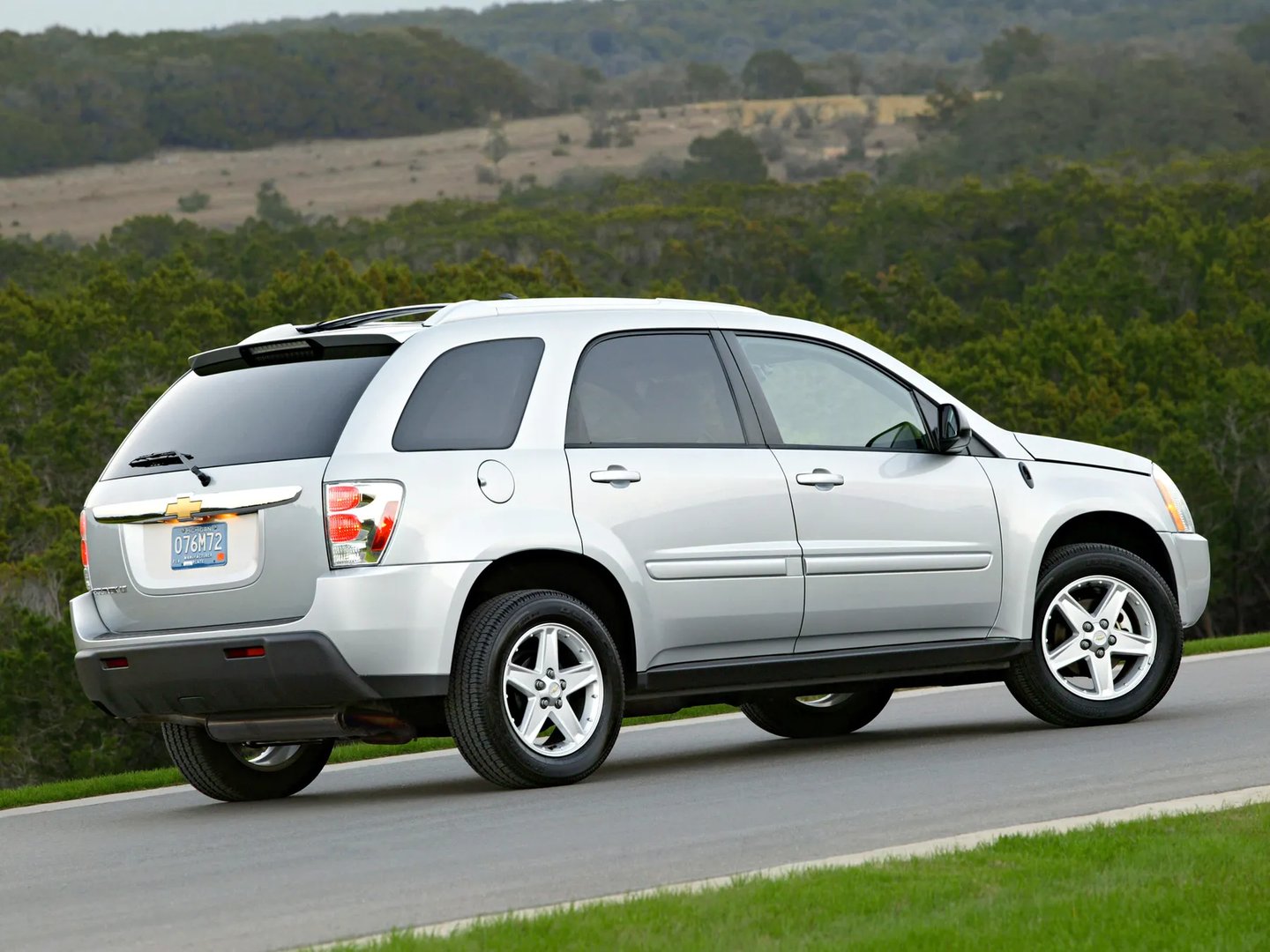 Chevrolet_Equinox_1_generation__SUV_5-doors__7.jpg